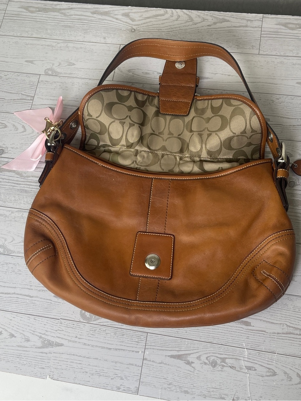 VINTAGE Coach Soho Flap Shoulder Bag British Tan Leather F10192 - Picture 9 of 13